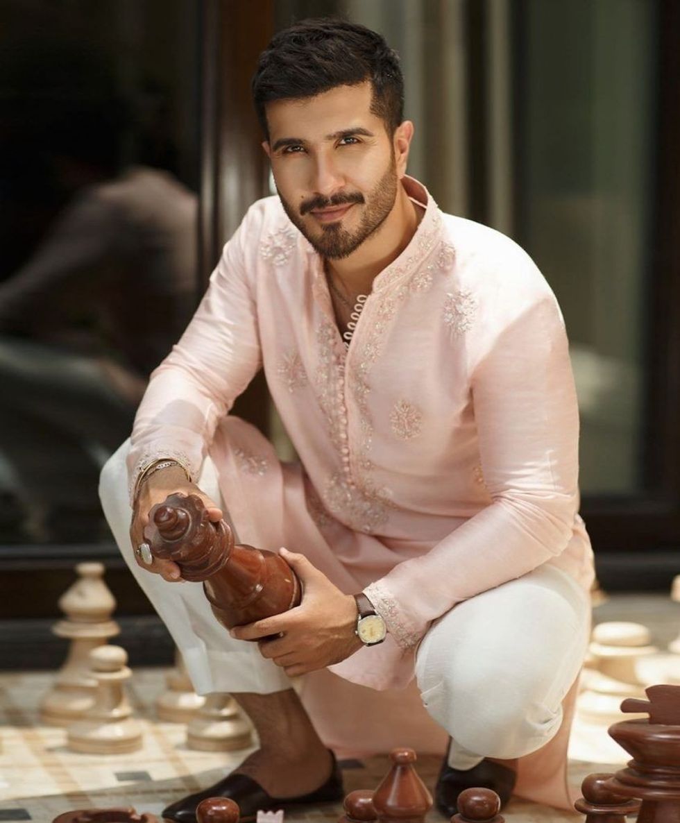 12. Feroze Khan 319