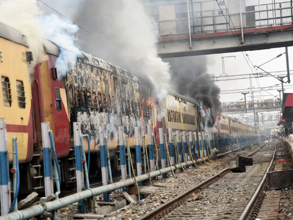 A burning train in Bihar during Agnipath protests