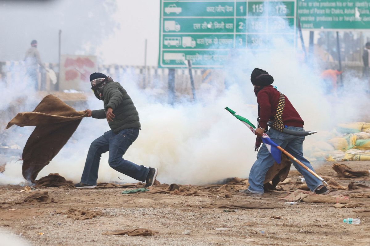 Police fire tear gas to stop farmers’ march in New Delhi