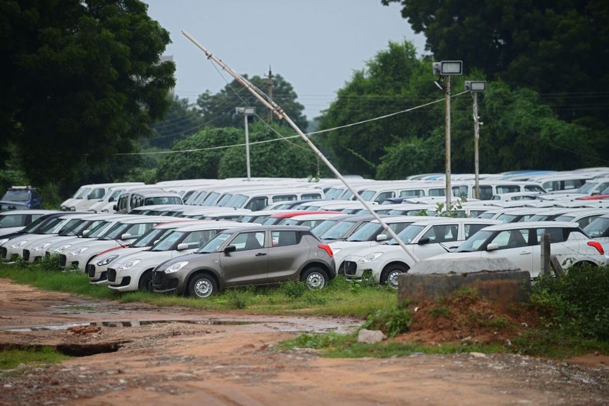 Maruti, Hyundai report muted domestic wholesales in October