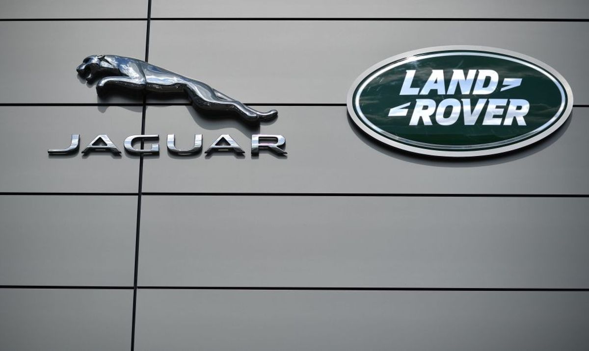 UK offers £500m package to Jaguar Land Rover to set up battery giga-factory