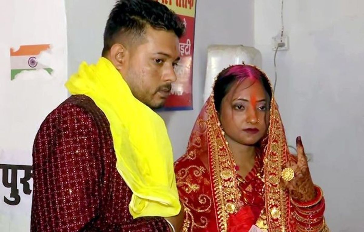 A newly married couple cast their vote for the second phase of Indian elections in Amroha in the northern state of Uttar Pradesh