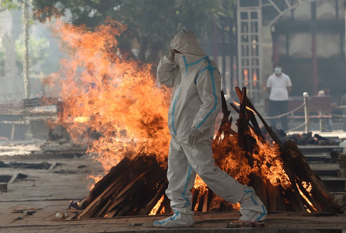 India's daily Covid infections hit 332,730, health system staggers