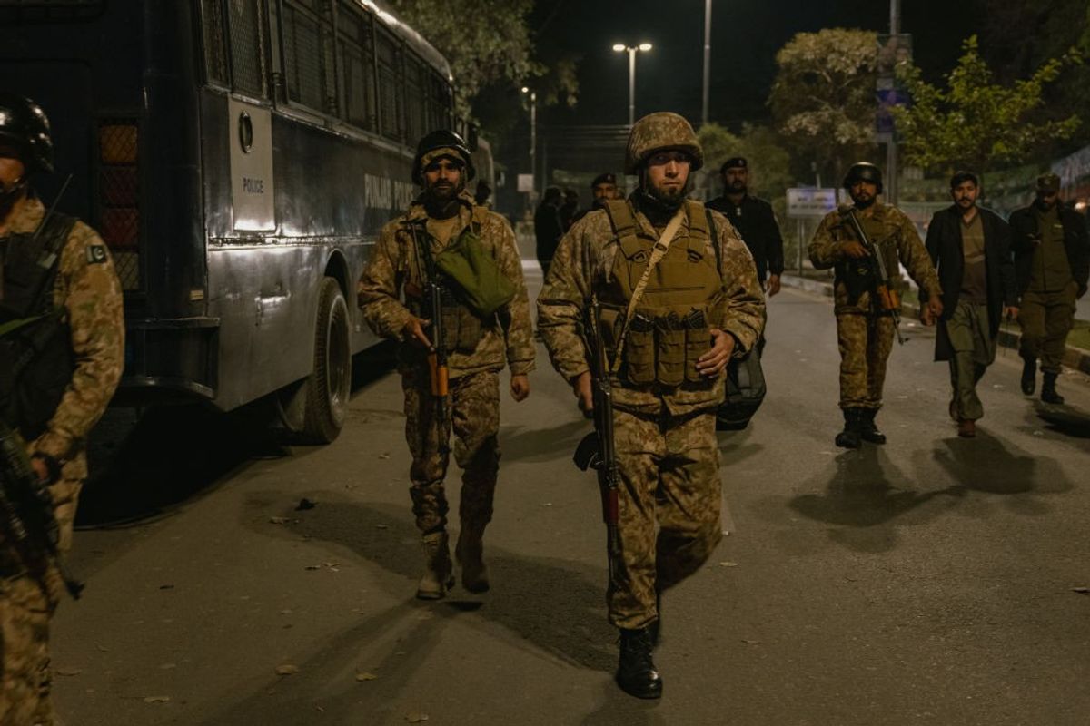 Balochistan: Militants attack residences of senior minister, police official and storm police checkpost