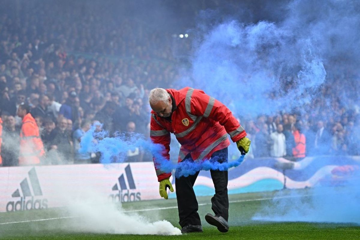 English leagues announce tougher sanctions on smoke bombs, invasions