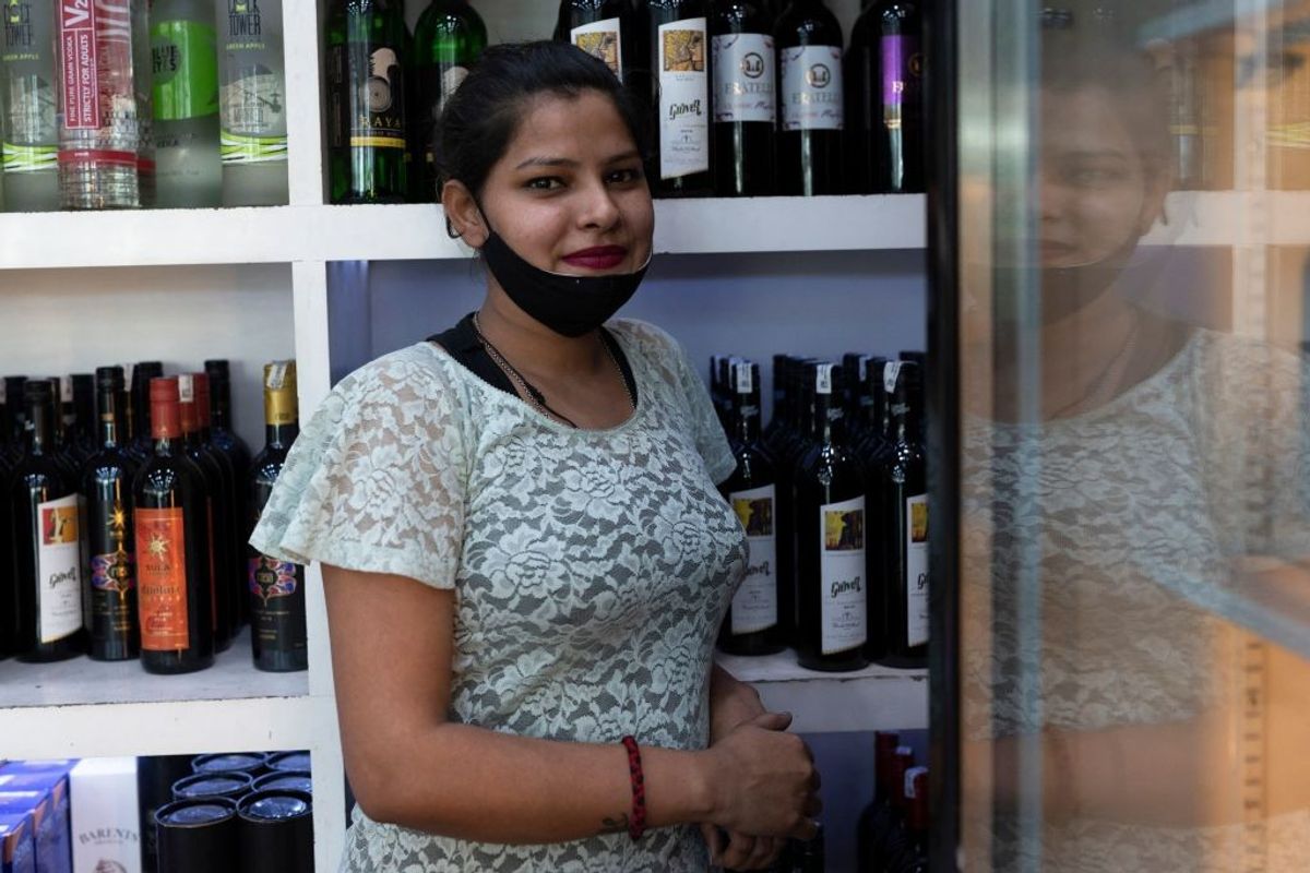 Tamil Nadu brings Bill to give shop employees right to sit