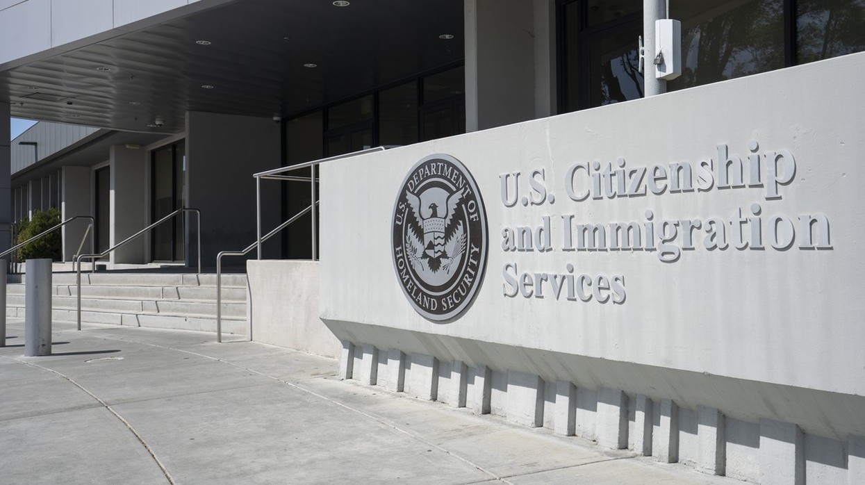 Surge in “Einstein Visa” demand fuels a pay-to-play industry in scientific credentials