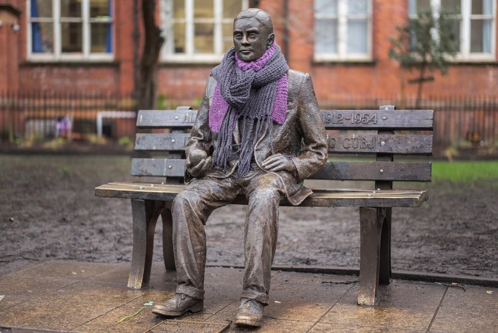 alan turing statue uk scaled