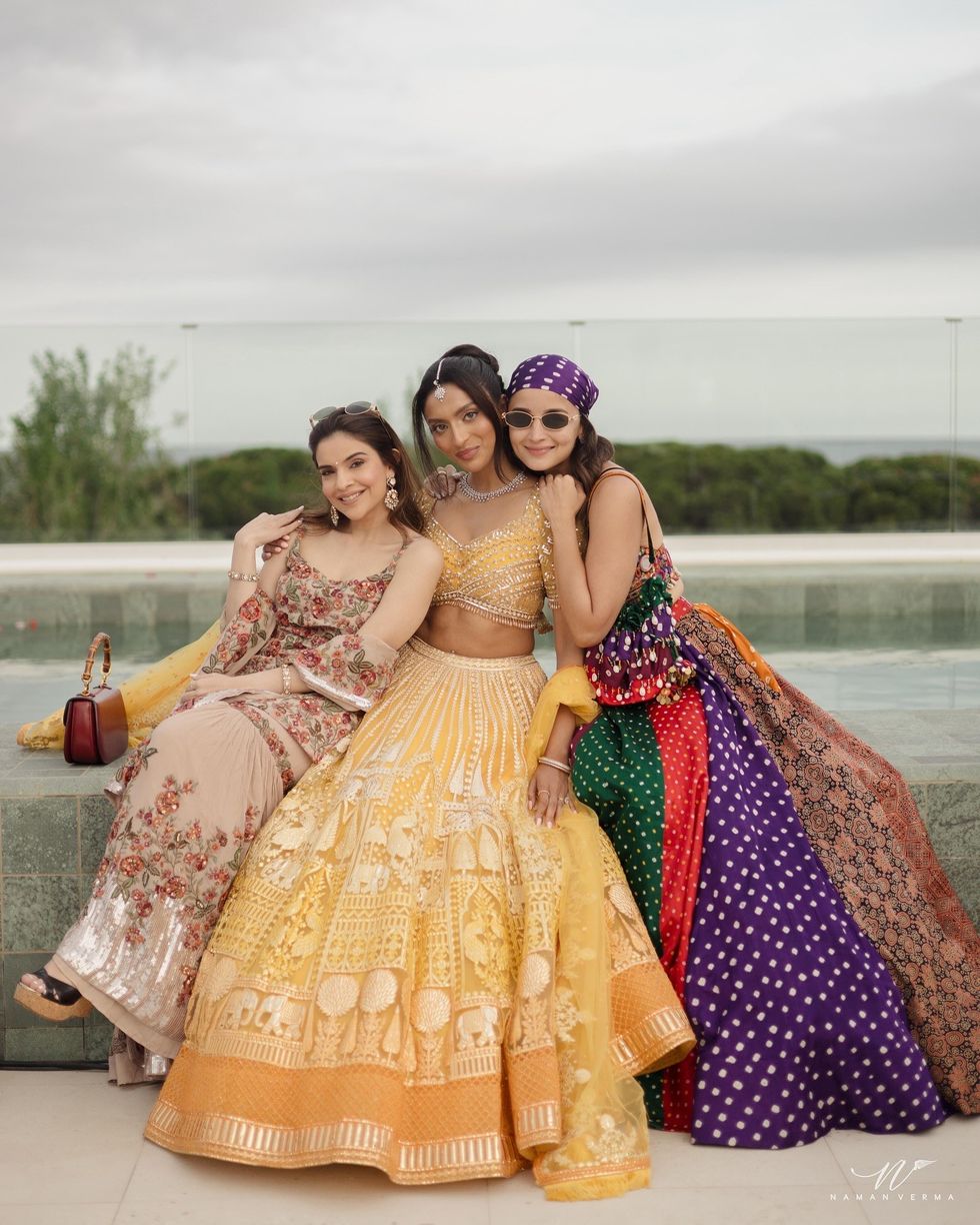 Alia Bhatt with friends