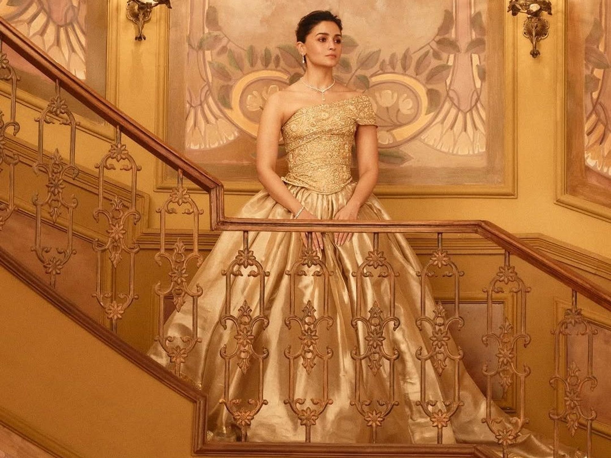 alia bhatt gold dress Alia Bhatt's golden glam: A mesmerizing blend of elegance & shimmer