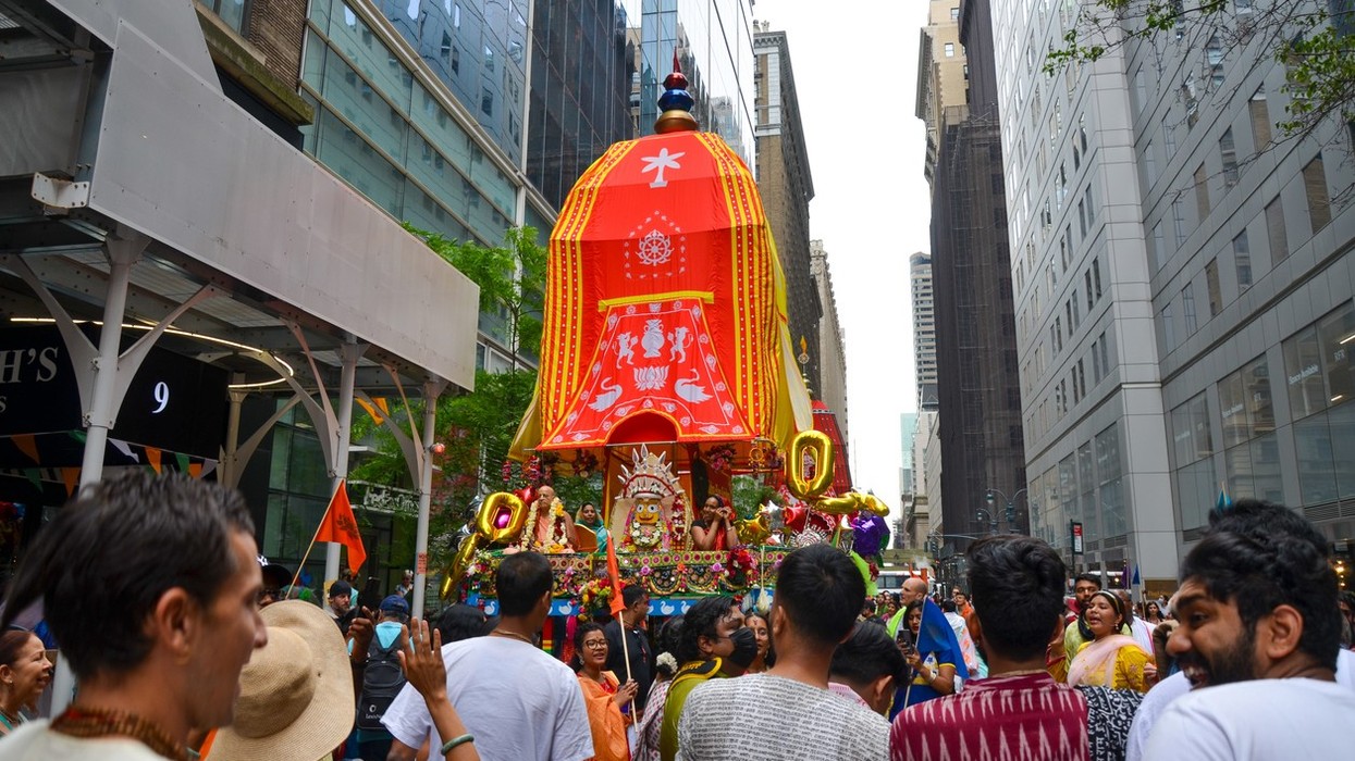 Is there a divide among Hindu Americans and what are they seeking politically?