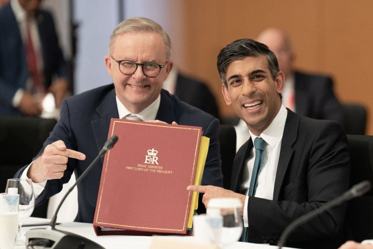 Australian prime minister Anthony Albanese (L) and his British counterpart Rishi Sunak