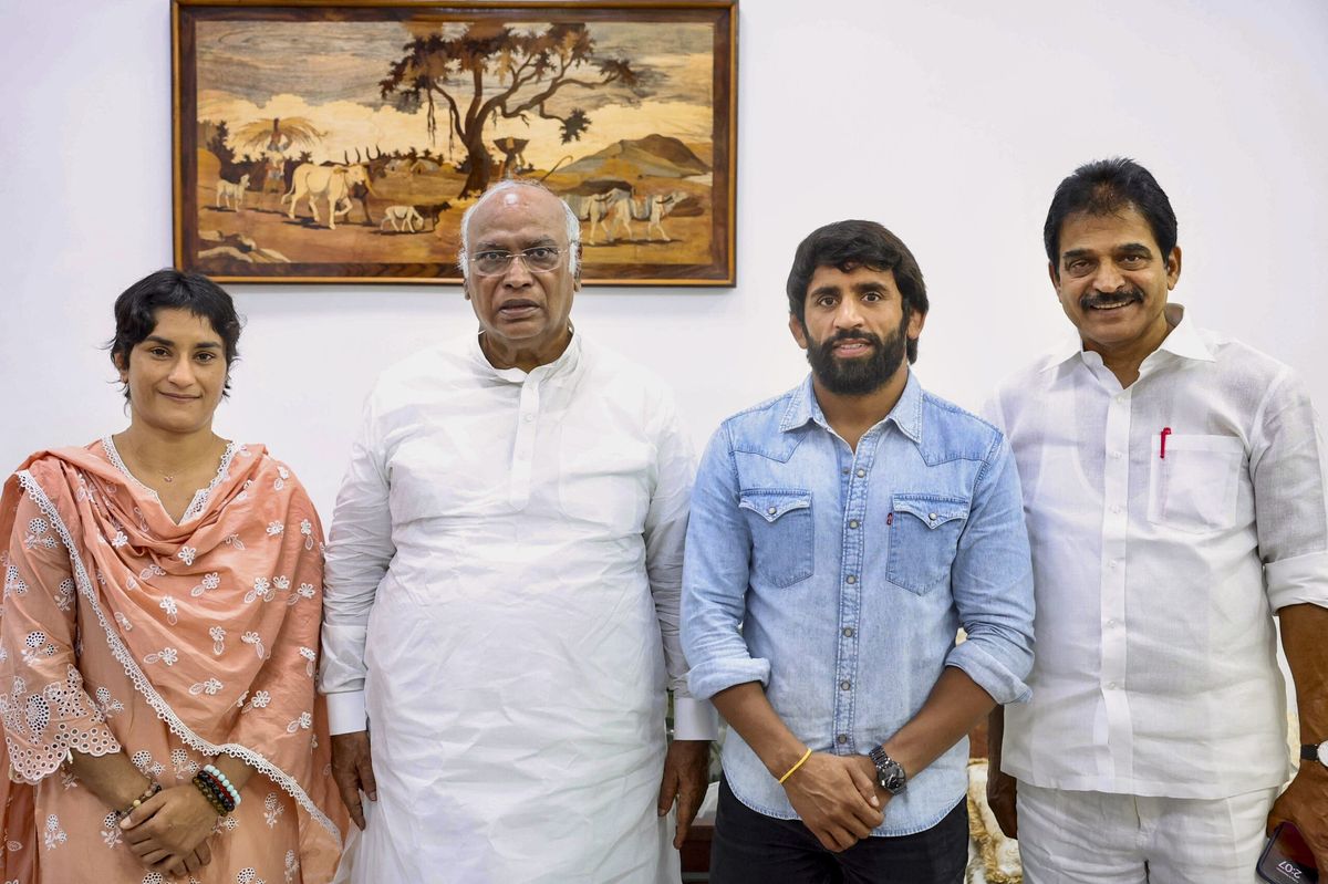 bajrang-punia-vinesh-phogat-congress