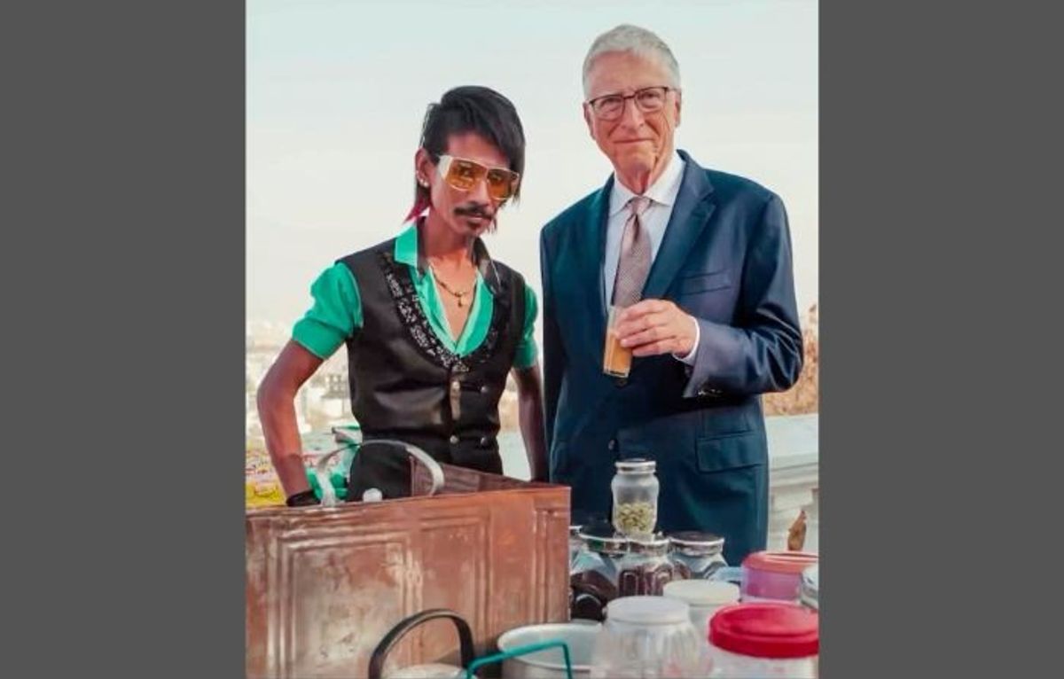 Bill Gates with Indian celebrity tea-seller Dolly Chaiwala