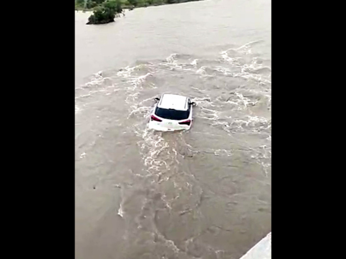 Car drown in heavy rain in Gujarat