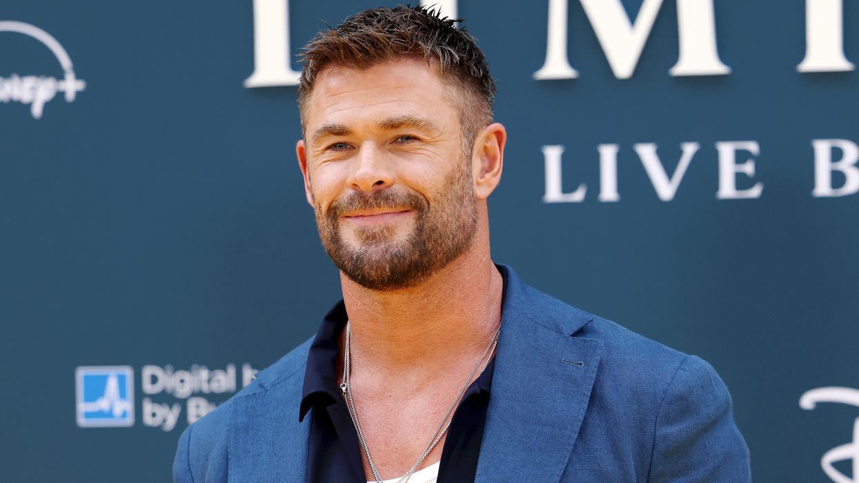 Chris Hemsworth’s Shirtless Birthday Pic Goes Viral