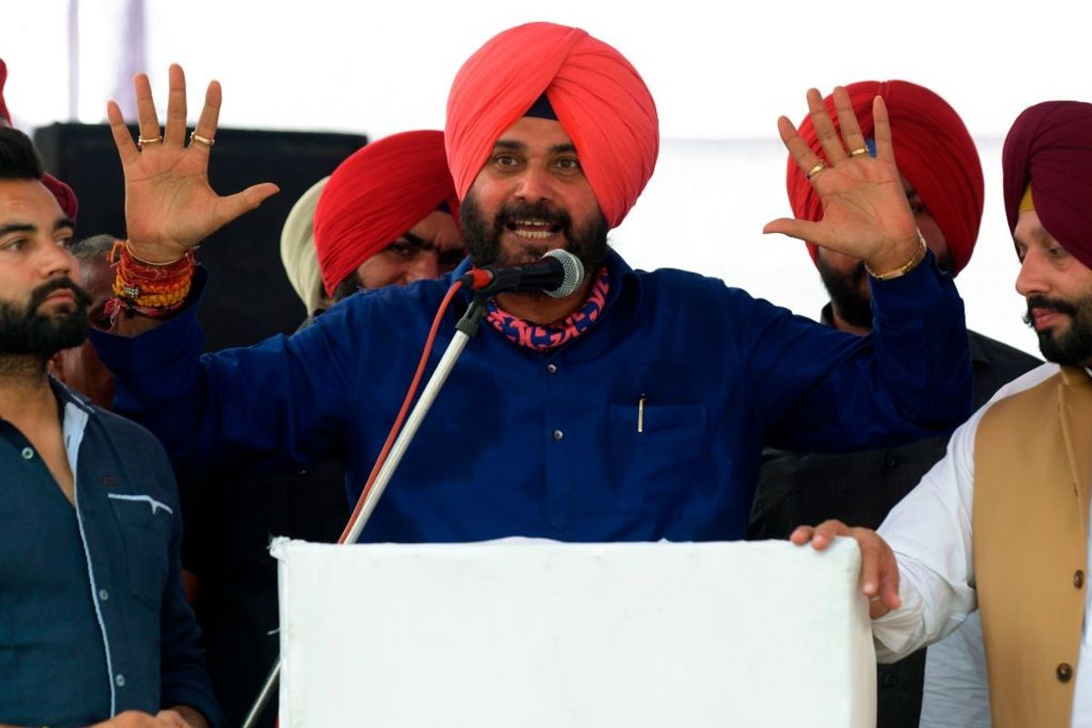 Sulking Punjab Congress leader Navjot Singh Sidhu meets Priyanka Gandhi Vadra