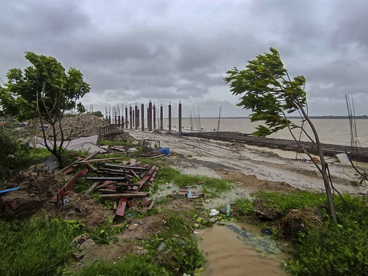 cyclone-dana-odisha-bengal