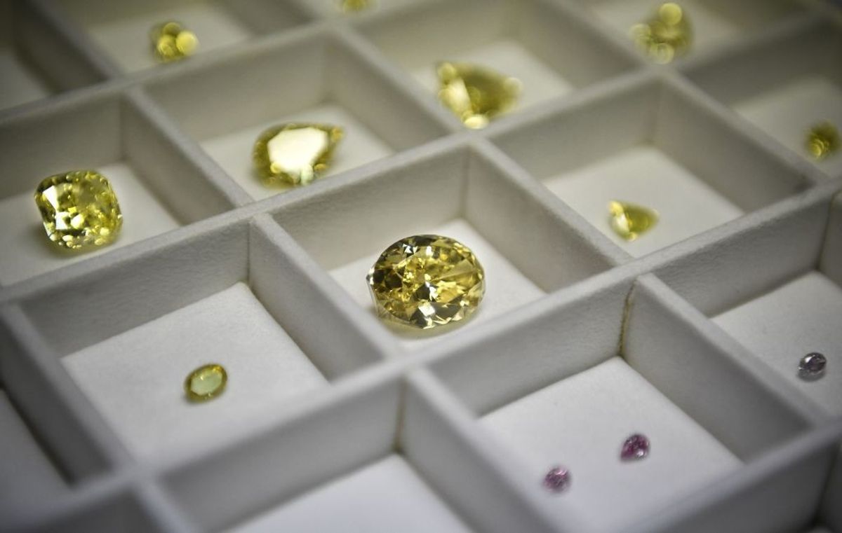 de beers store expansion