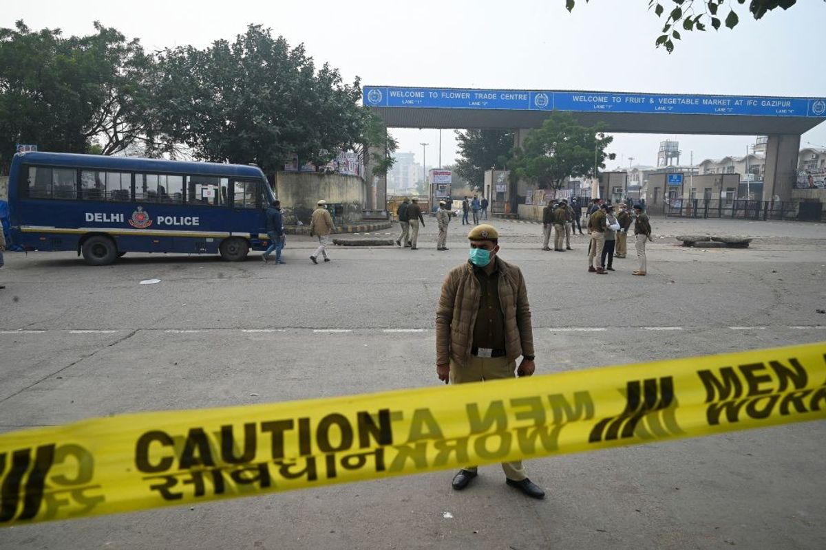Delhi Police bomb flower market
