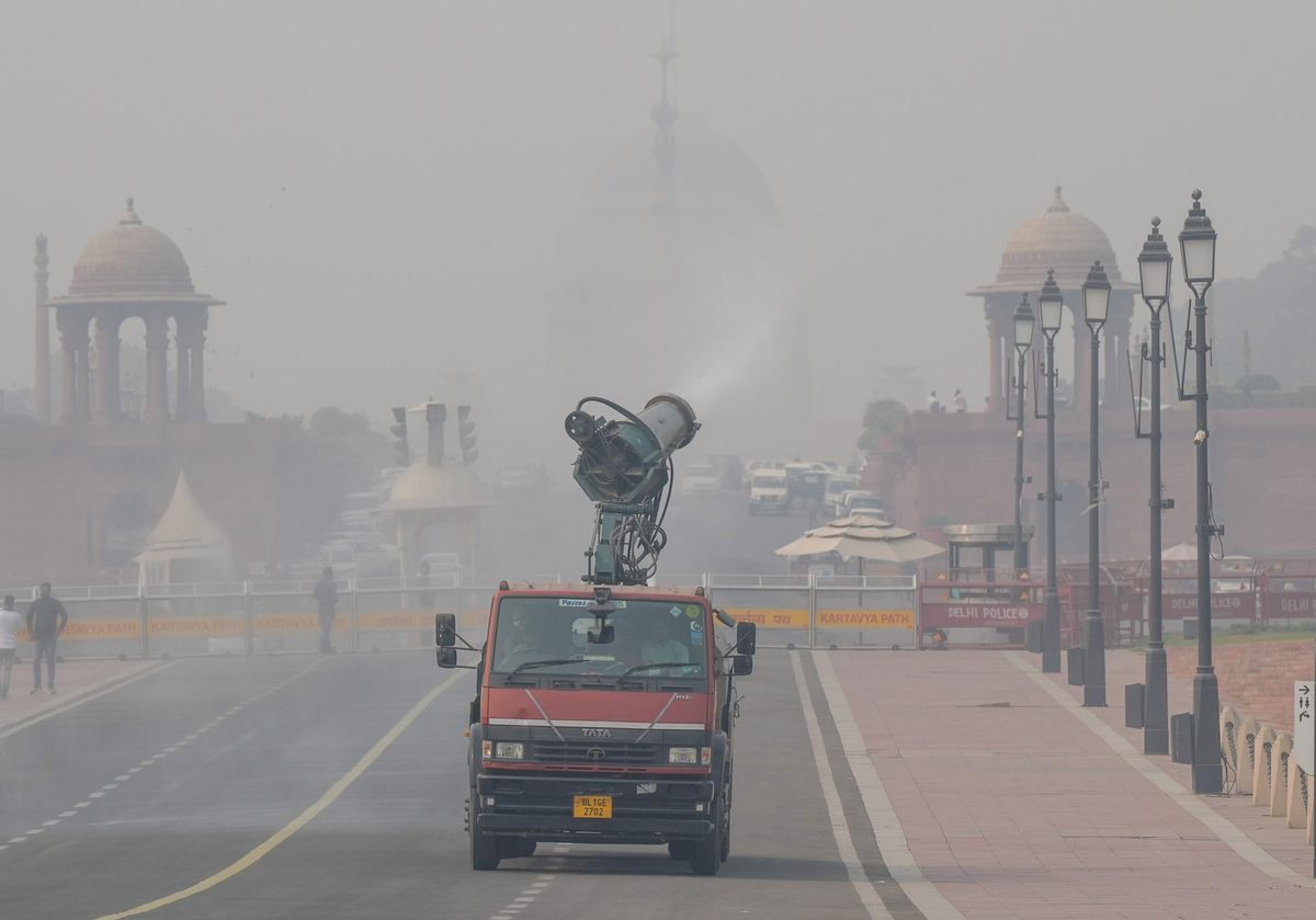 delhi-smog-gun