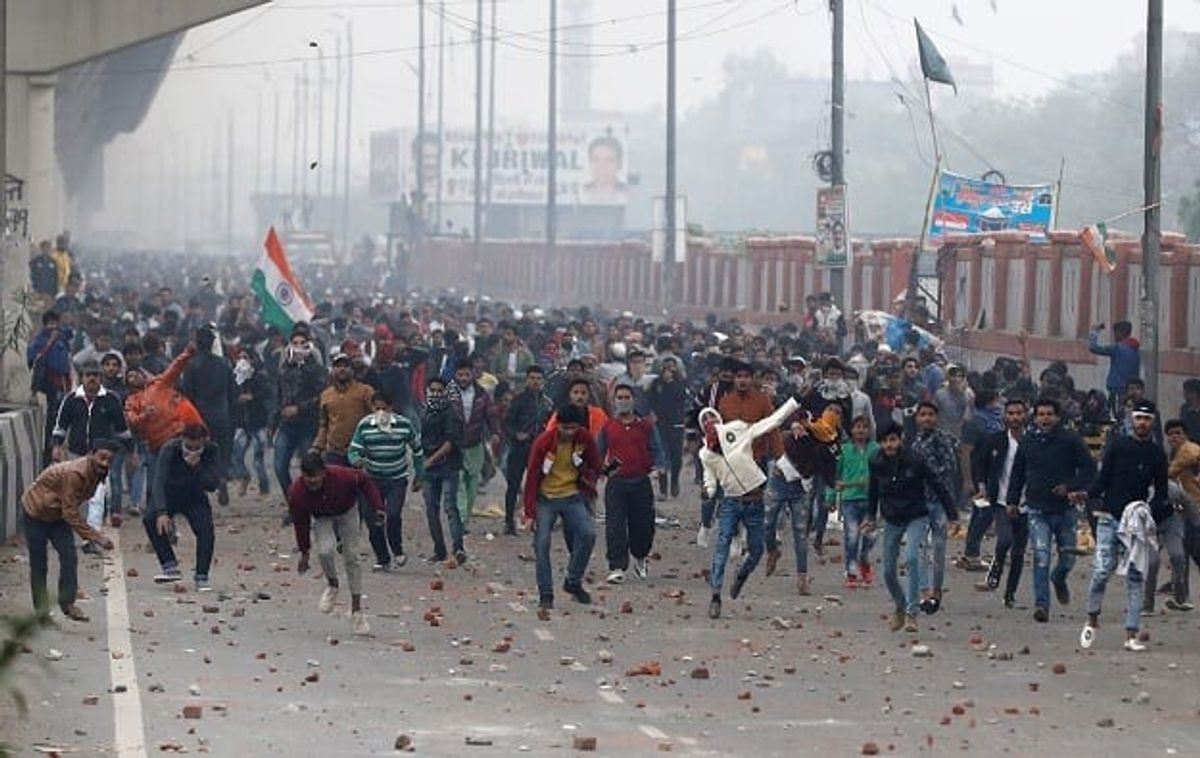 Clashes erupt in Delhi