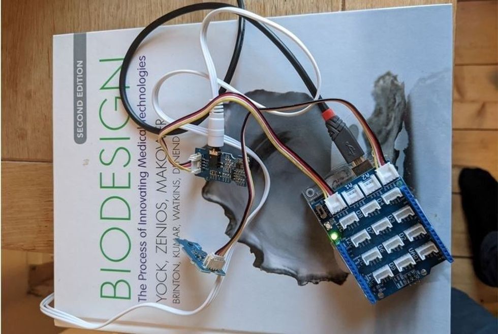 Device for breathing muscles of ventilated patients