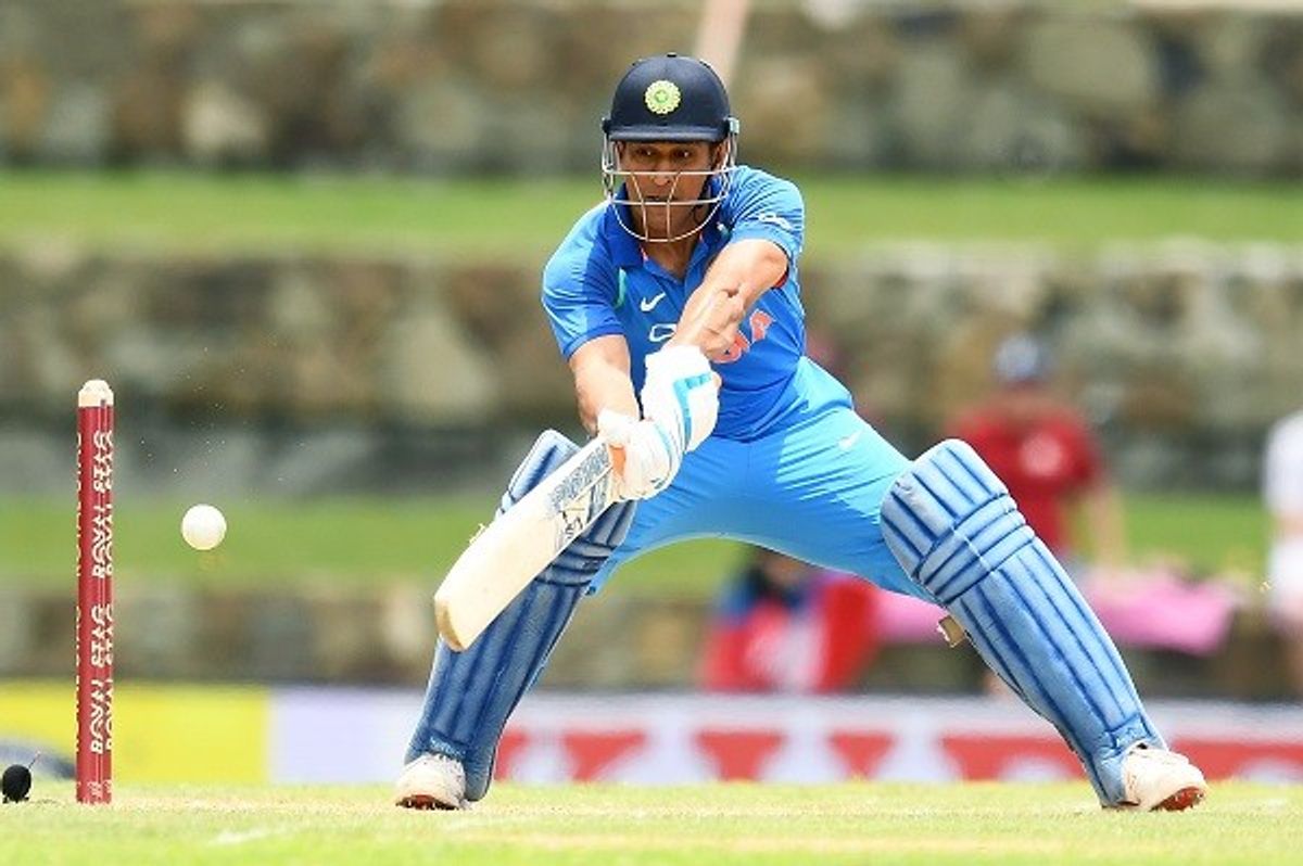 India's Dhoni To Carry Out Army Duty In Kashmir Conflict