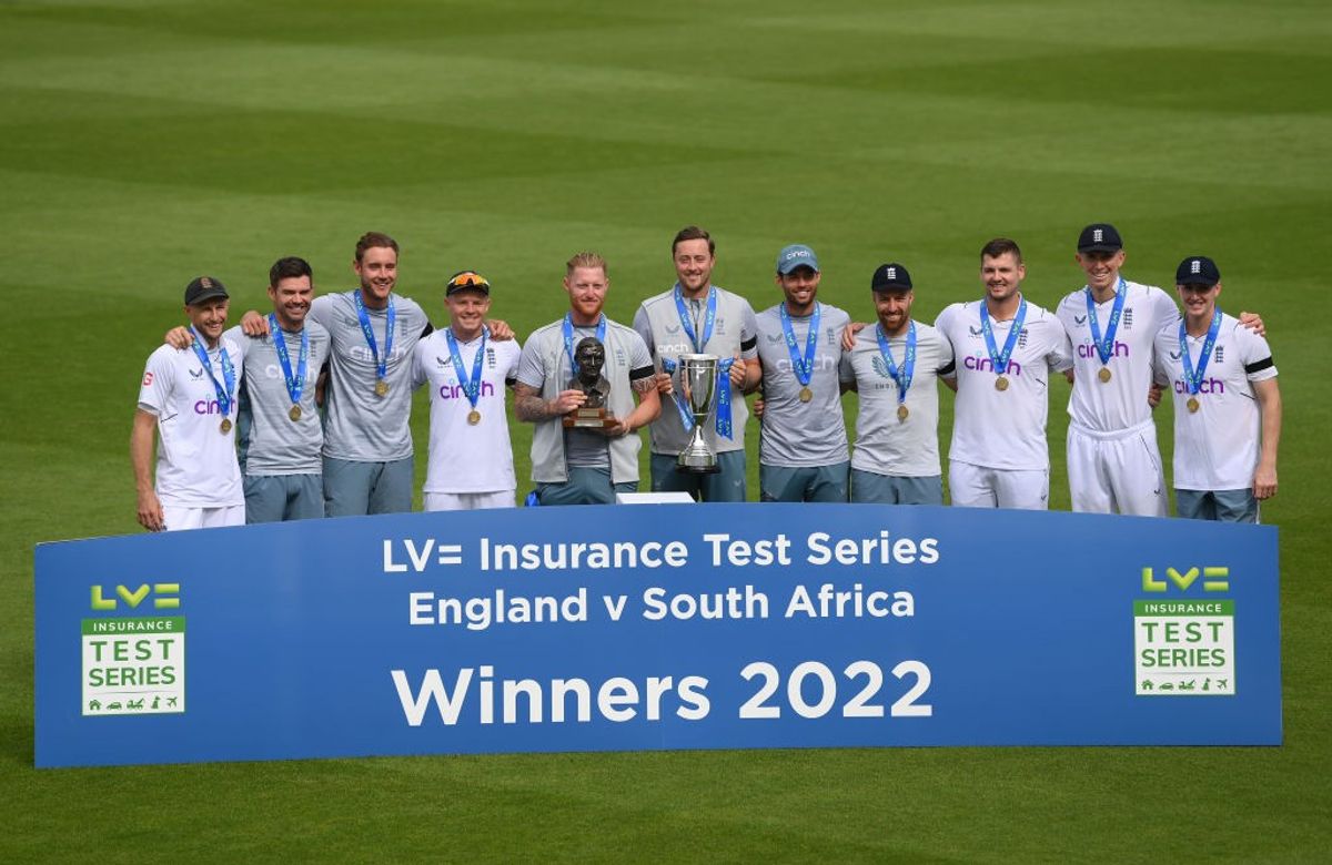 England cricketers after defeating South Africa 2-1 in Test series