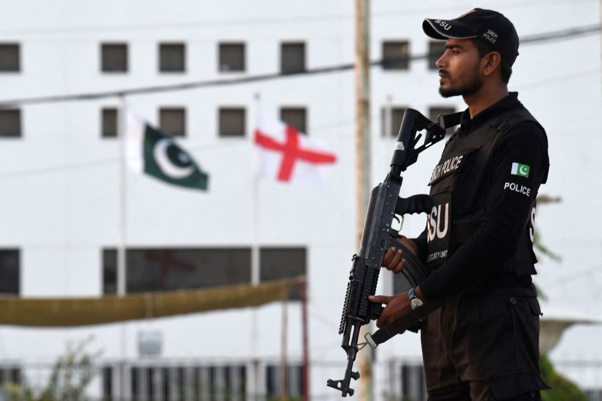 England in Pakistan for cricket tour after 17 years