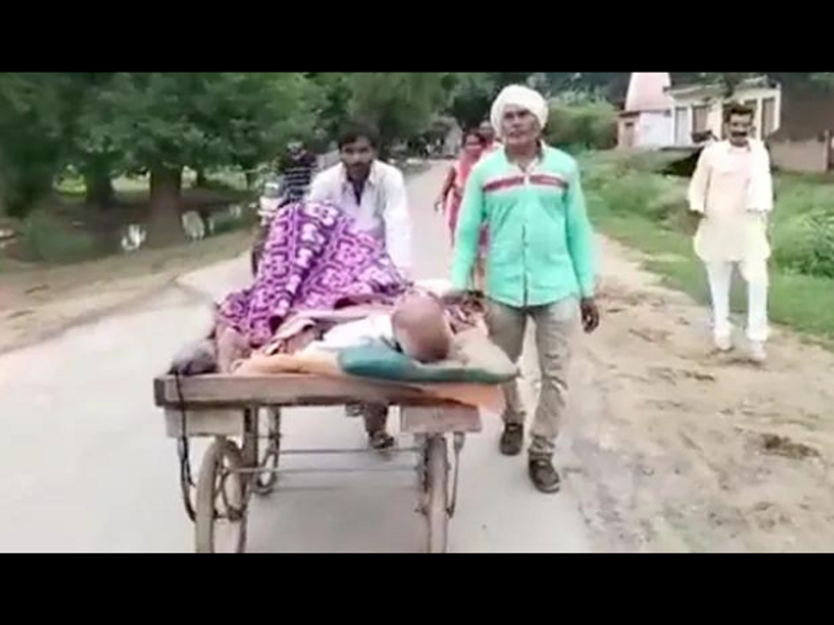 Family takes sick elderly man to hospital on handcart