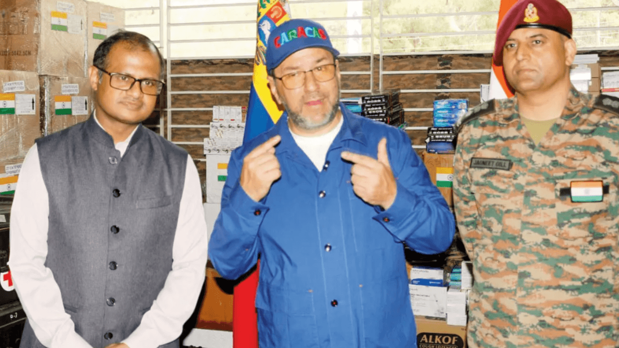 Foreign minister Yvan Gil visiting the Indian Army's field hospital