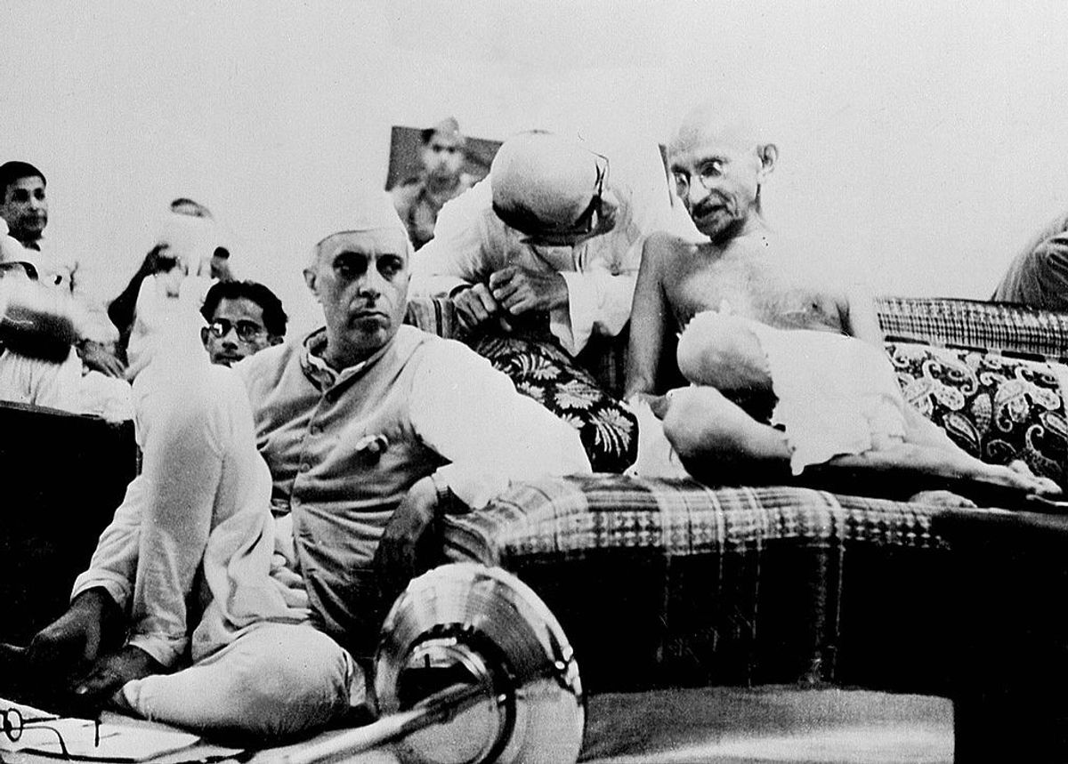 Gujarat: Political row over 'Gandhi Topi' which Nehru wore