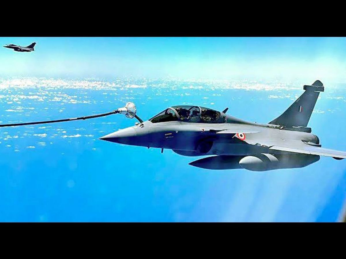 Four Rafale fighter aircraft of the Indian Air Force carried out a "strategic" mission over the Indian Ocean region