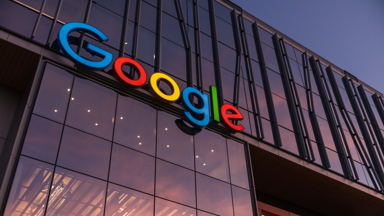 Google Appeals Monopoly Ruling Seeks Delay on Data Sharing