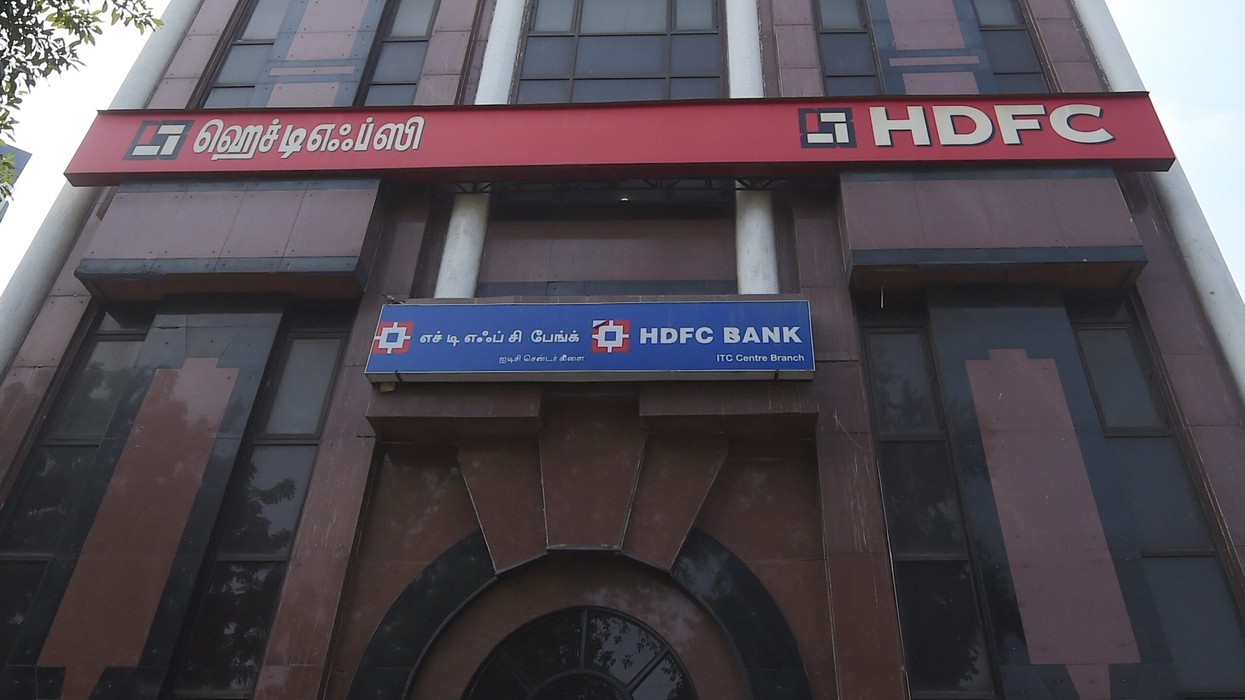 Hdfc C UBS Group buys 3.07 million shares of HDFC Bank - India Weekly