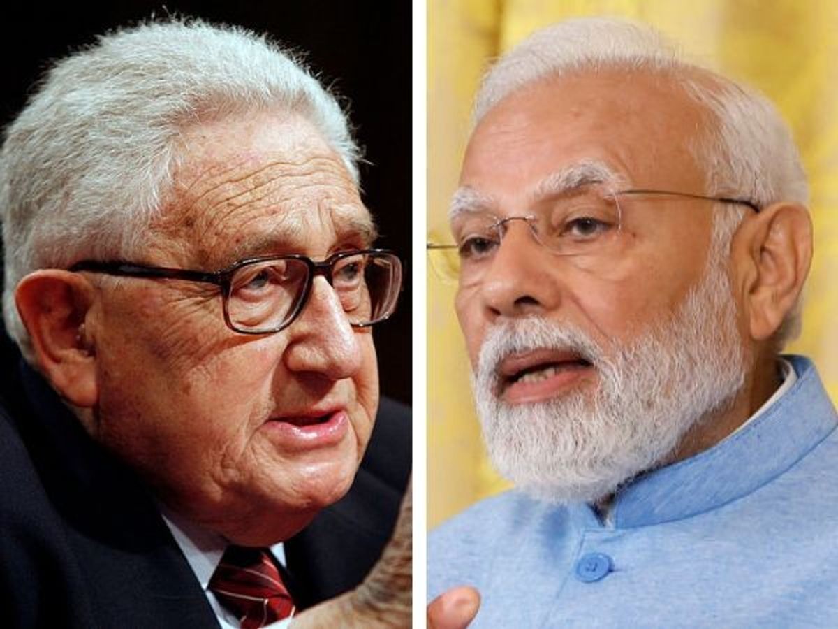 Henry Kissinger (L) and Indian PM Narendra Modi