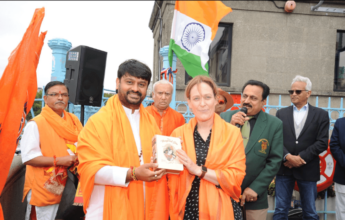 Prayer ceremony for world harmony held on Tower Bridge