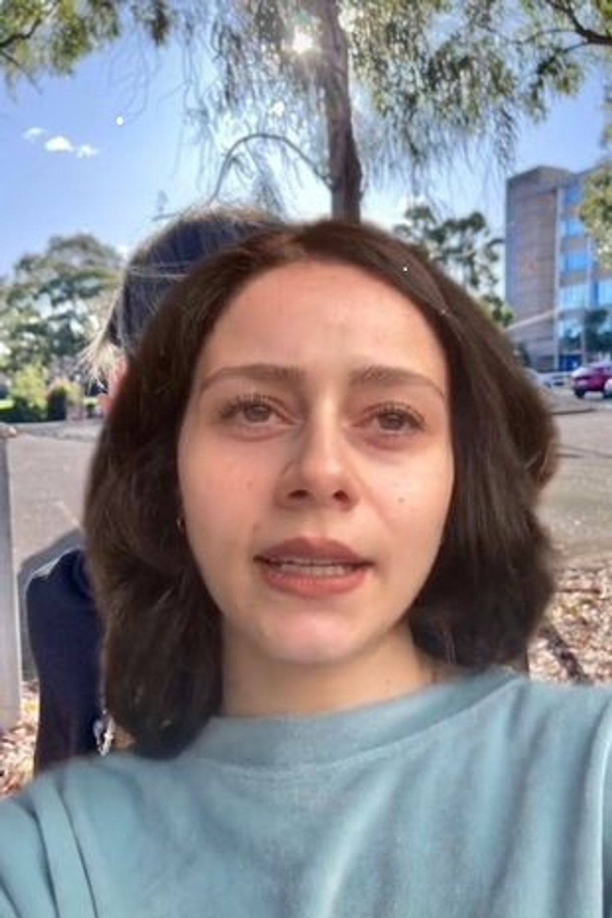 Salon made a mess of this woman’s hair, gave her green patches instead of blonde highlights