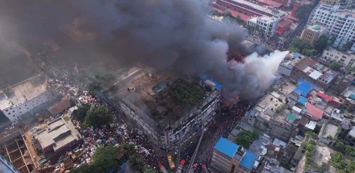 Fire engulfs Dhaka clothes market