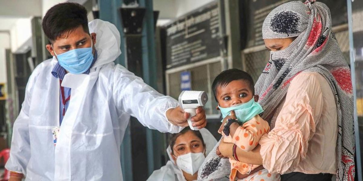 Coronavirus cases in India surpass 900,000