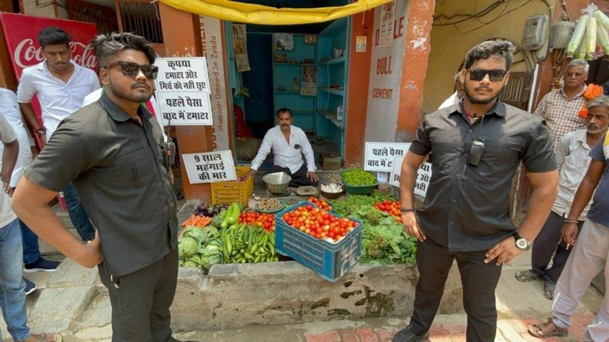Indian man hires bouncers to stop people haggling over high tomato prices