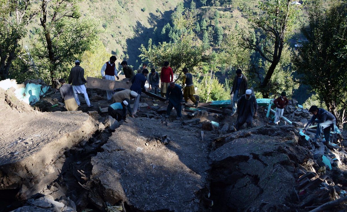 12 dead as earthquake rocks Pakistan, Afghanistan