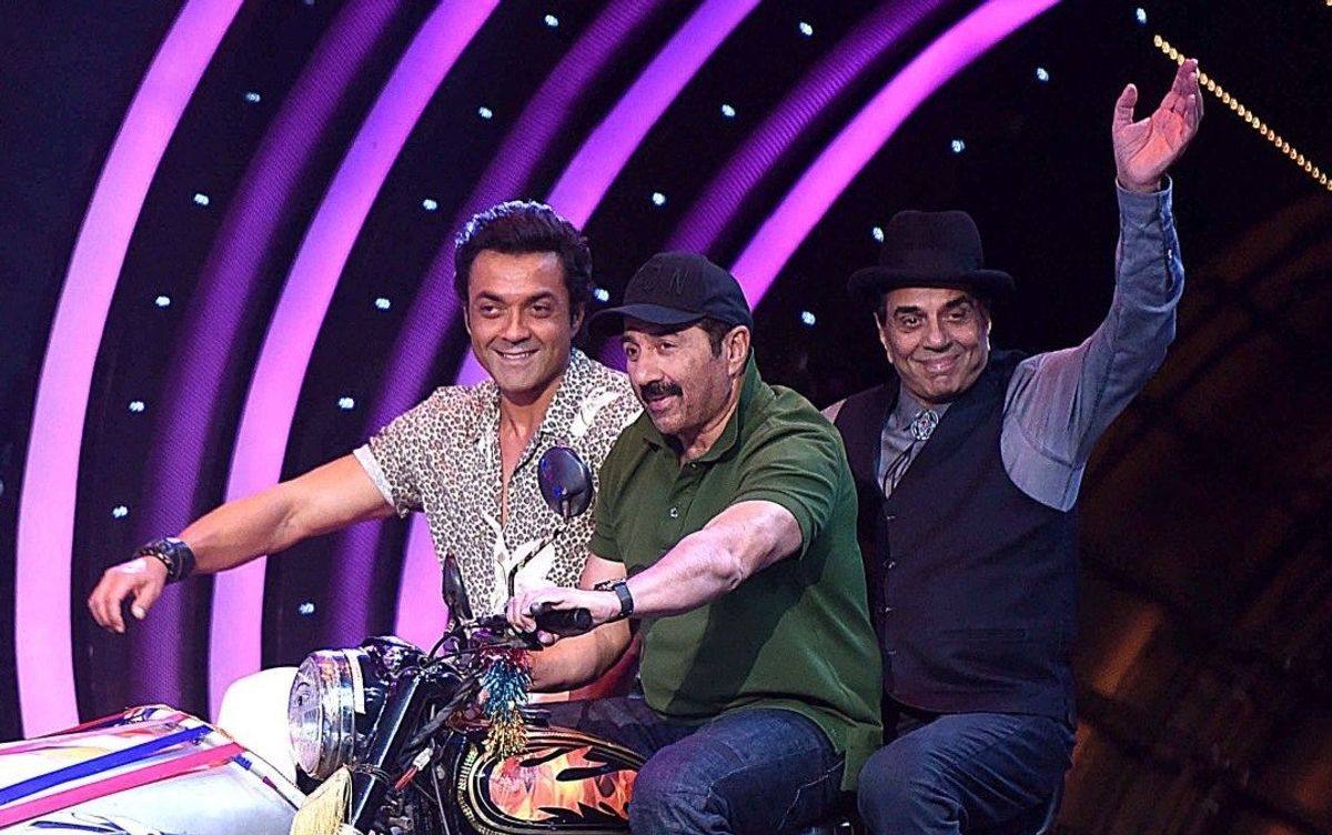 Dharmendra, Sunny and Bobby Deol to film Apne 2 in London