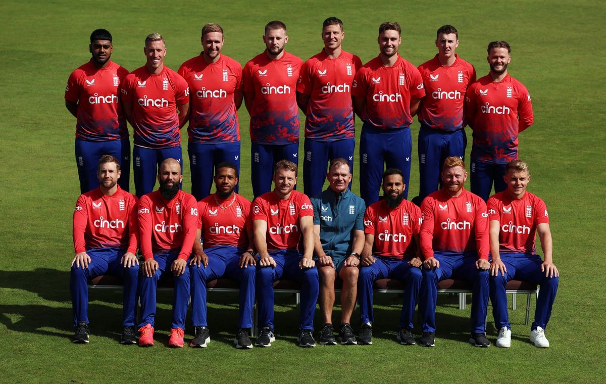 England bid to join elite company in retaining cricket World Cup