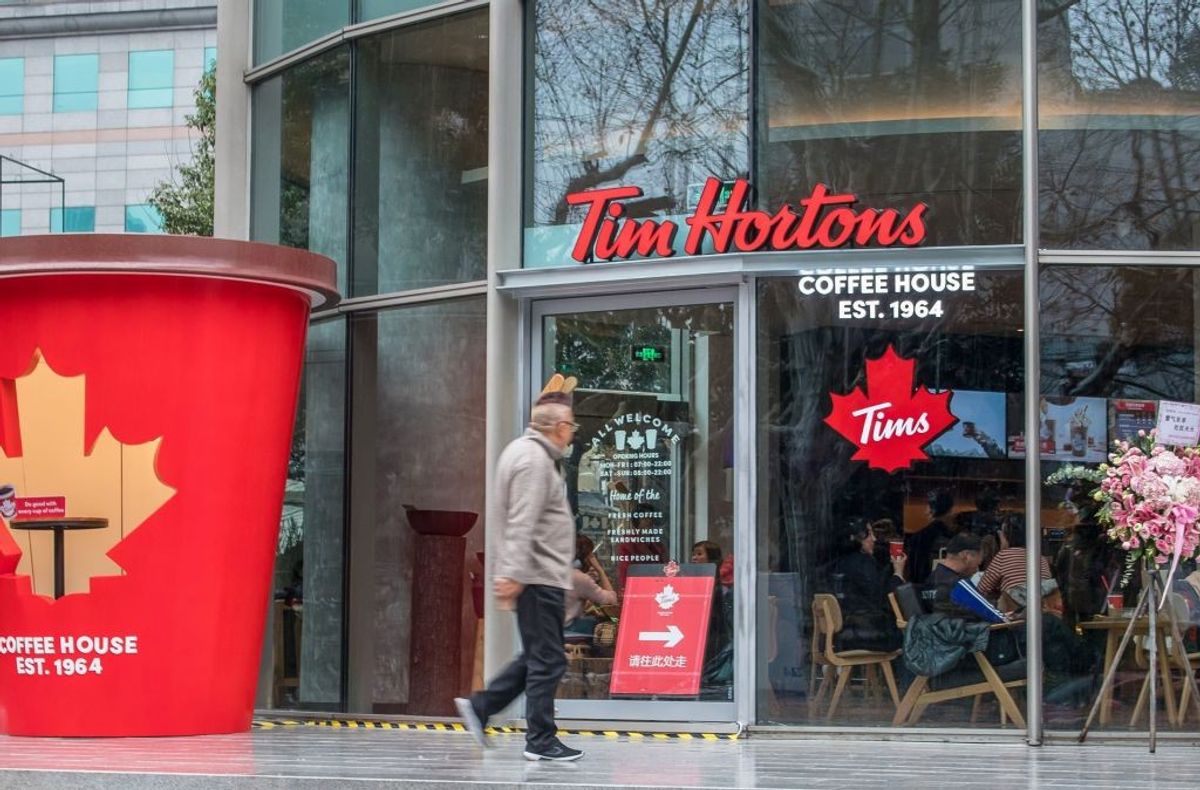 Hours-long queue amid economic crisis as Tim Hortons opens in Pakistan