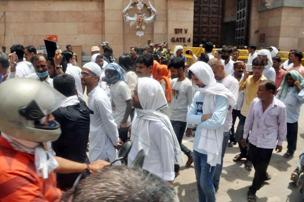 Supreme Court revokes ban on large prayer gatherings at Gyanvapi masjid