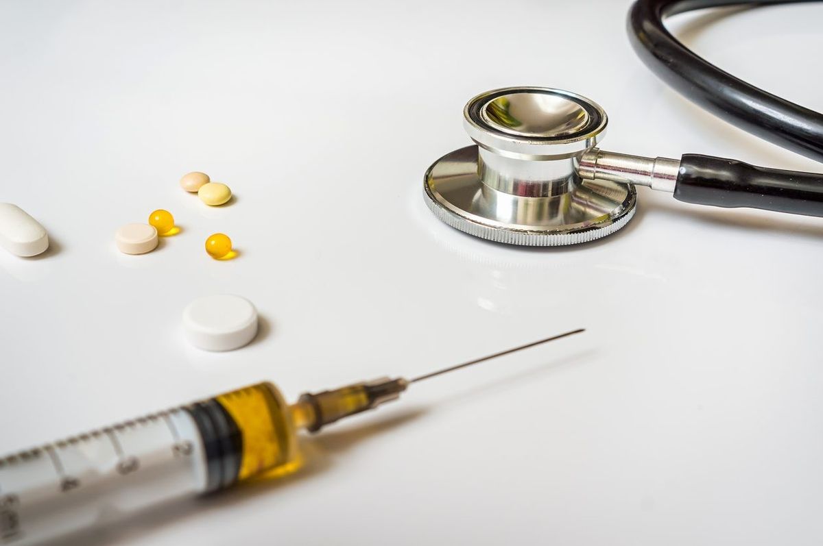 Pakistan probes Roche cancer drug distributors after patients go blind