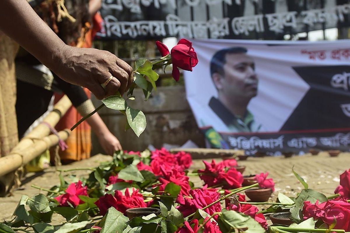 Two death row convicts in Bangladeshi-American blogger Avijit Roy’s murder case flee dramatically from court premises