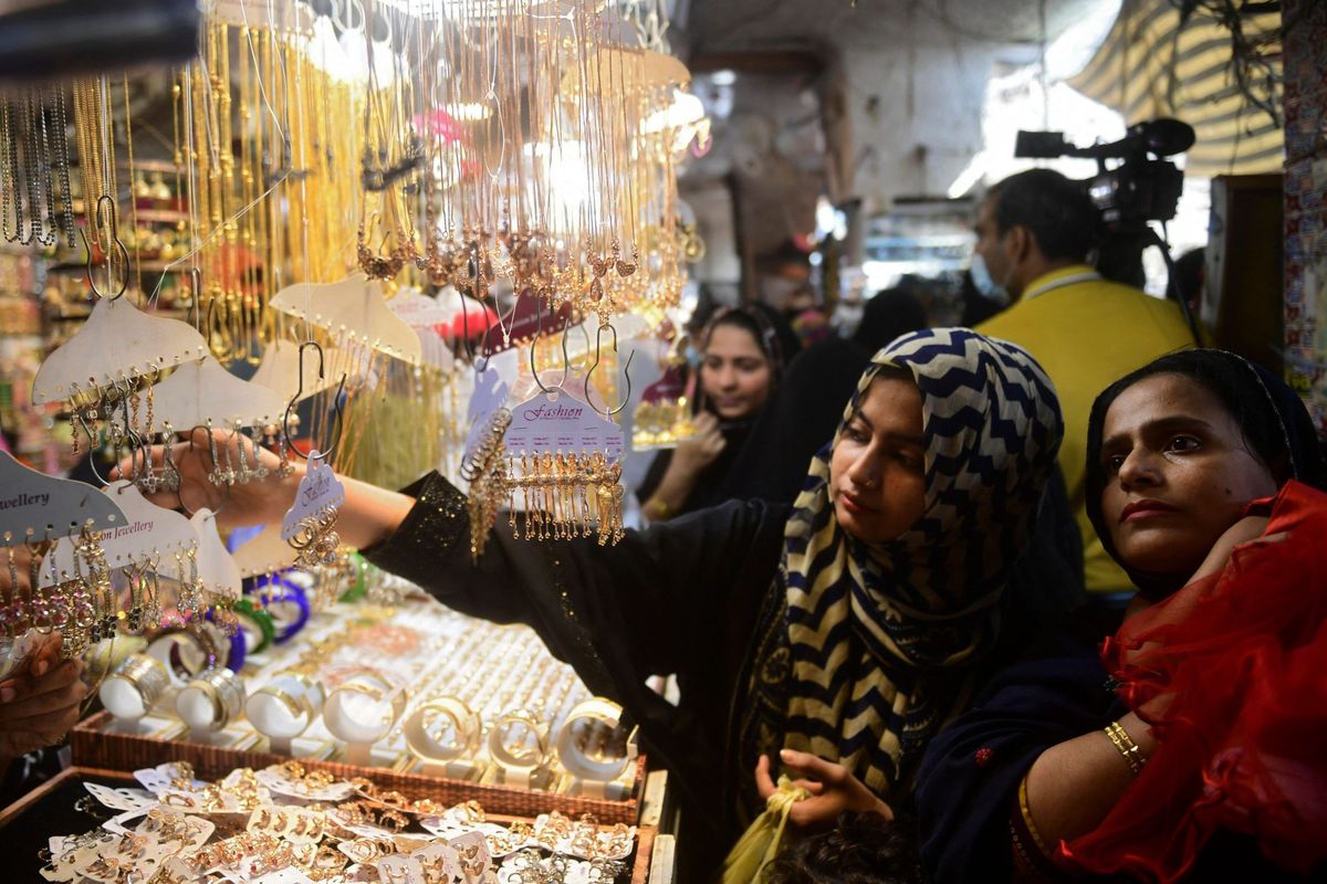 Pakistan’s inflation woes dampen Eid shopping spirit